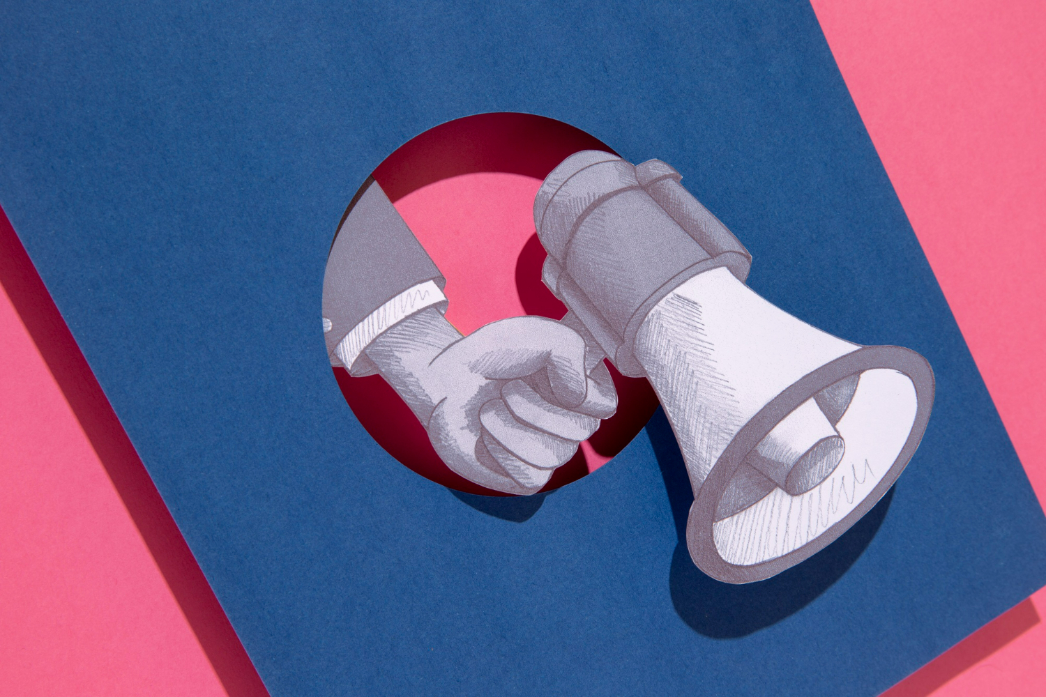 Imagem ilustrativa sobre anúncios no Instagram mostrando um ilustração de uma mão com um megafone, representando o alcance que as campanhas tem nessa rede social.