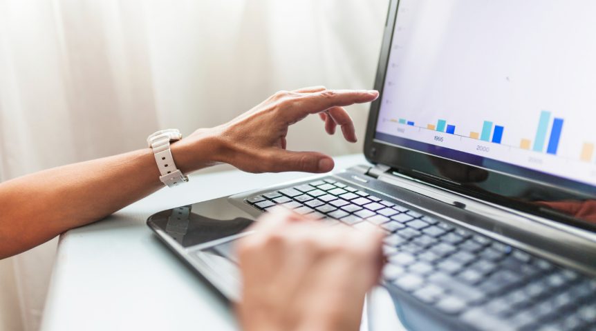 Imagem ilustrativa sobre como fazer tráfego pago para e-commerce mostrando dados do investimento em mídia paga.