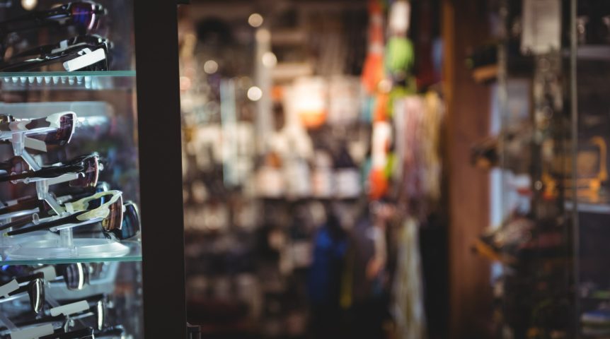 Imagem ilustrando o conteúdo sobre dark store mostrando o estoque de uma loja online que atua nesse formato.