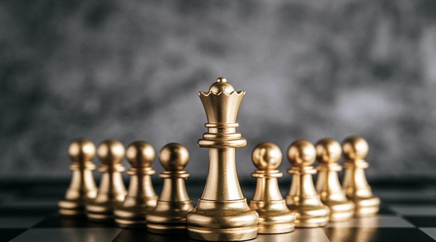 Entenda as diferenças entre poder e autoridade Tabuleiro de xadrez exemplificando as diferenças entre poder e autoridade