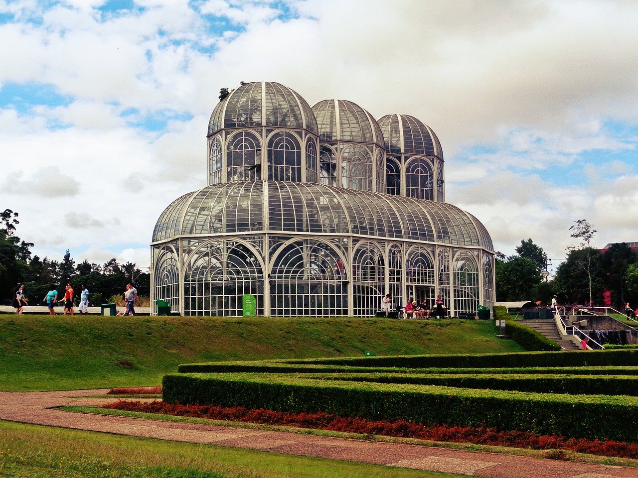 jardim botânico de Curitiba, foto remete à criação de loja virtual na cidade