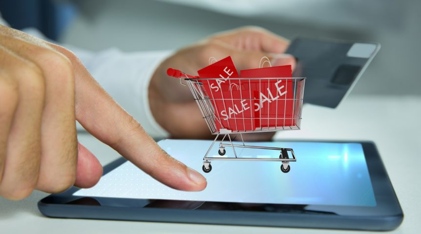 Imagem ilustrativa sobre vendas na internet mostrando uma pessoa realizando uma compra online.