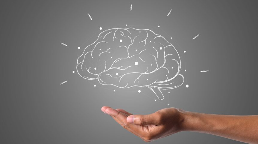 Cérebro desenhado em branco, pairando sobre uma mão, apresentando o conceito de neuromarketing.